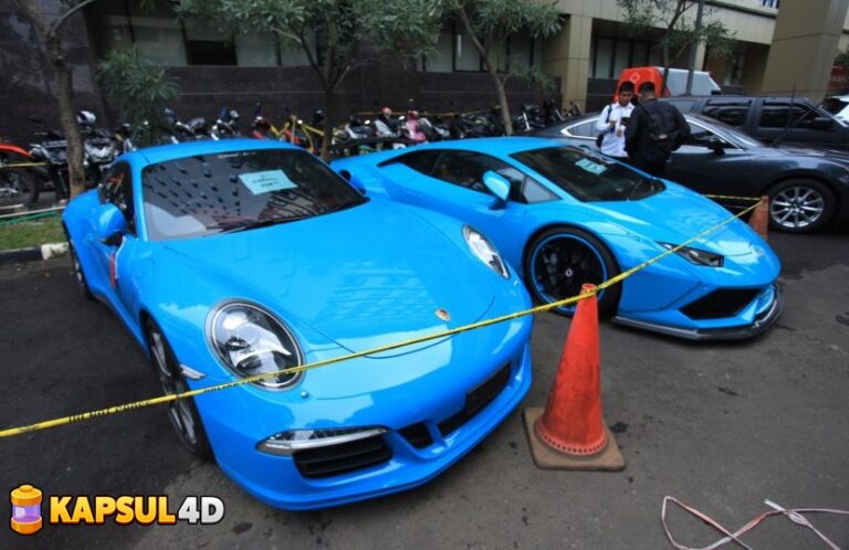 petugas-kepolisian-melihat-barang-sitaan-milik-tersangka-kasus-dugaan_220314185250-665